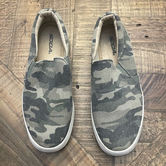 Soda Camouflage Moccasins - Picture 1 of 7